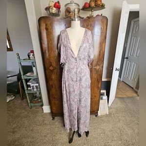 Elegant Women's Maxi Dress with Paisley Design